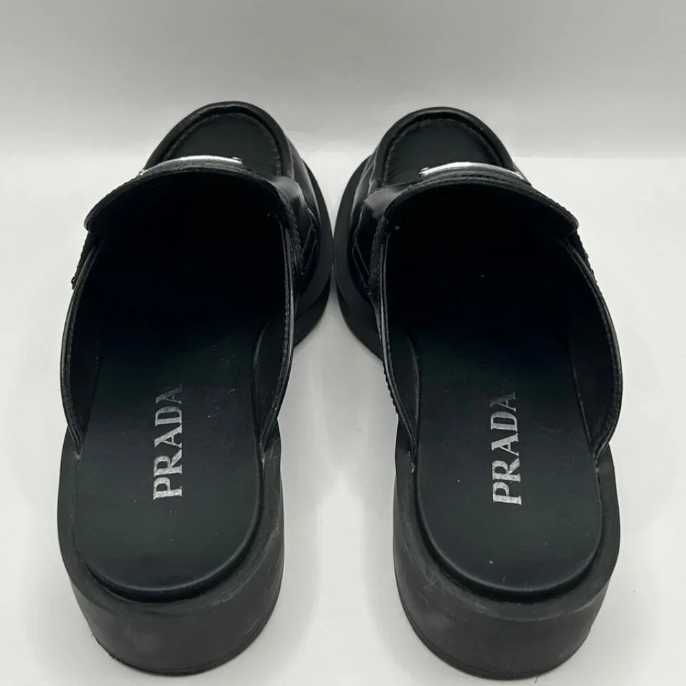 PRADA - Picture 4 of 6